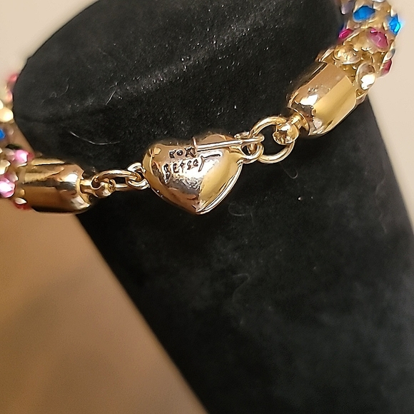 BETSEY JOHNSON Funfetti Collection Rainbow Crystal Magnetic Closure Bracelet. - Picture 5 of 7